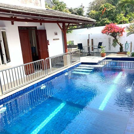 Villa Rumah Ibu Dago Bandung Exterior foto