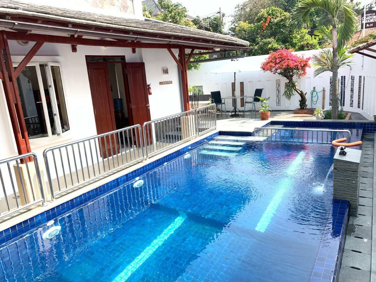 Villa Rumah Ibu Dago Bandung Exterior foto